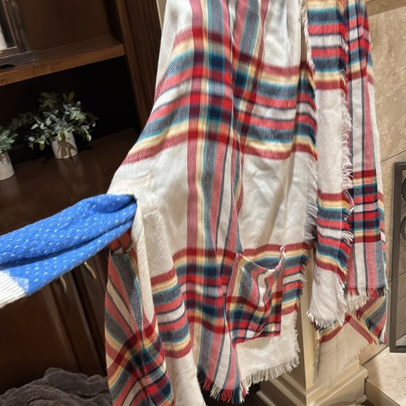 Grace and Lace Plaid flannel ScarfOpen cape with pockets - Picture 2 of 5